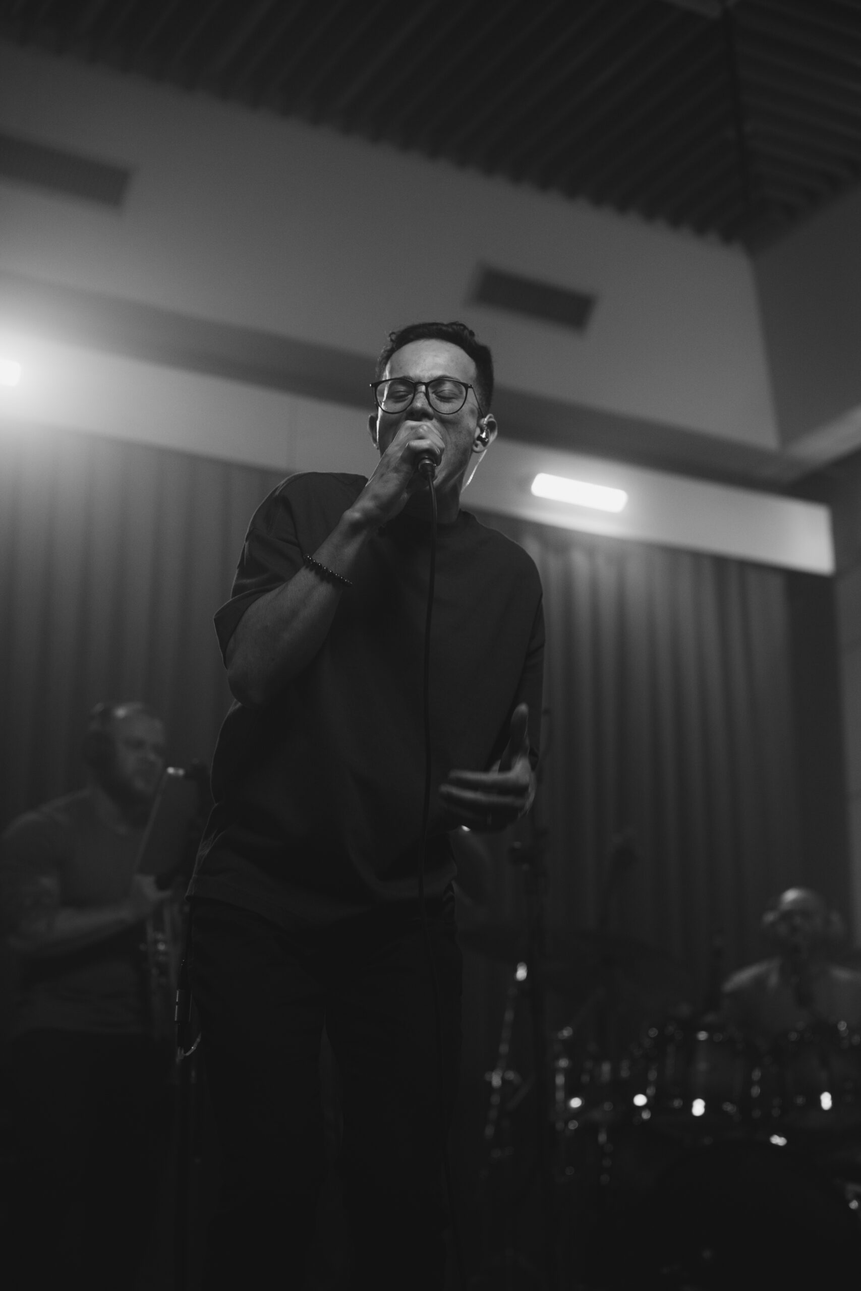 O cantor e compositor Ricarlo Rocha lançou a canção "A Viúva de Naim", inspirada em uma pregação que tocou profundamente o artista. Foto: Divulgação.