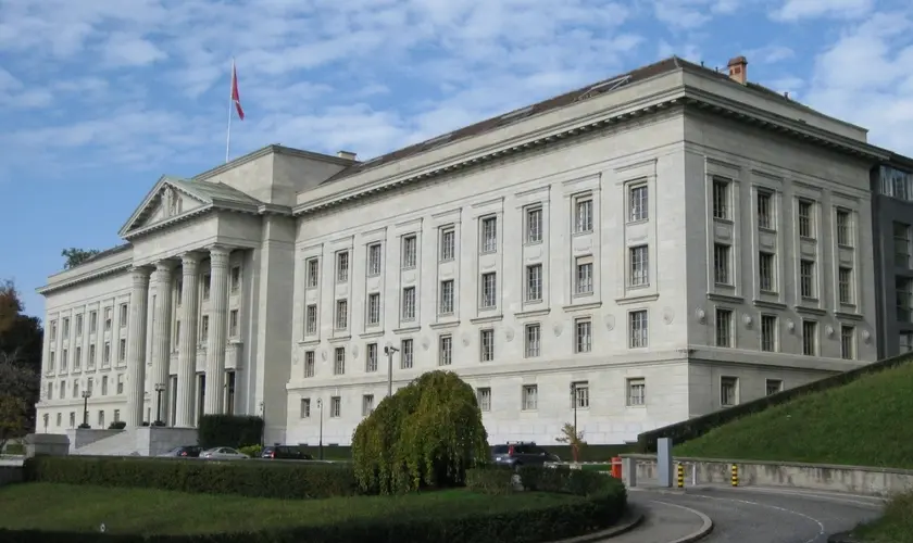A Suprema Corte da Suíça decidiu contra o direito de pais de impedirem a mudança de sexo de sua filha de 17 anos. Foto: Wikimedia Commons/Norbert Aepli