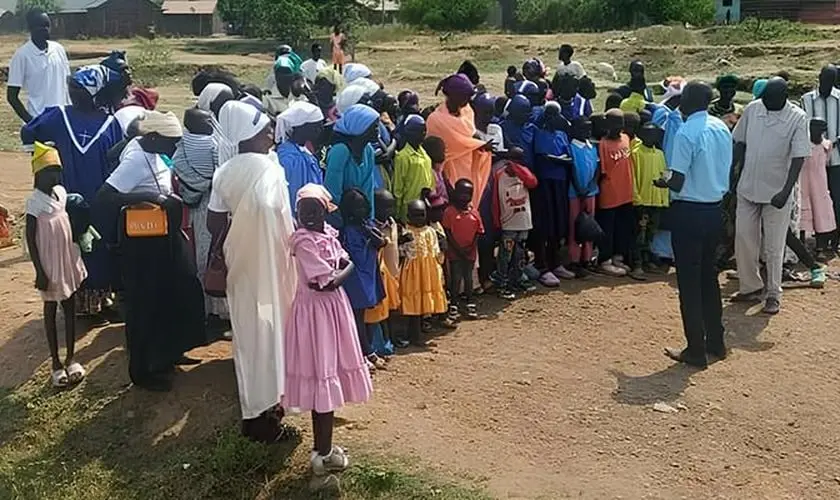 Nas águas do rio Nilo, onde o bebê Moisés foi resgatado pela filha de Faraó, mais de 80 pessoas foram batizadas. Nas águas do rio Nilo, onde o bebê Moisés foi resgatado pela filha de Faraó, mais de 80 pessoas foram batizadas. Foto: Church of the Nazarene