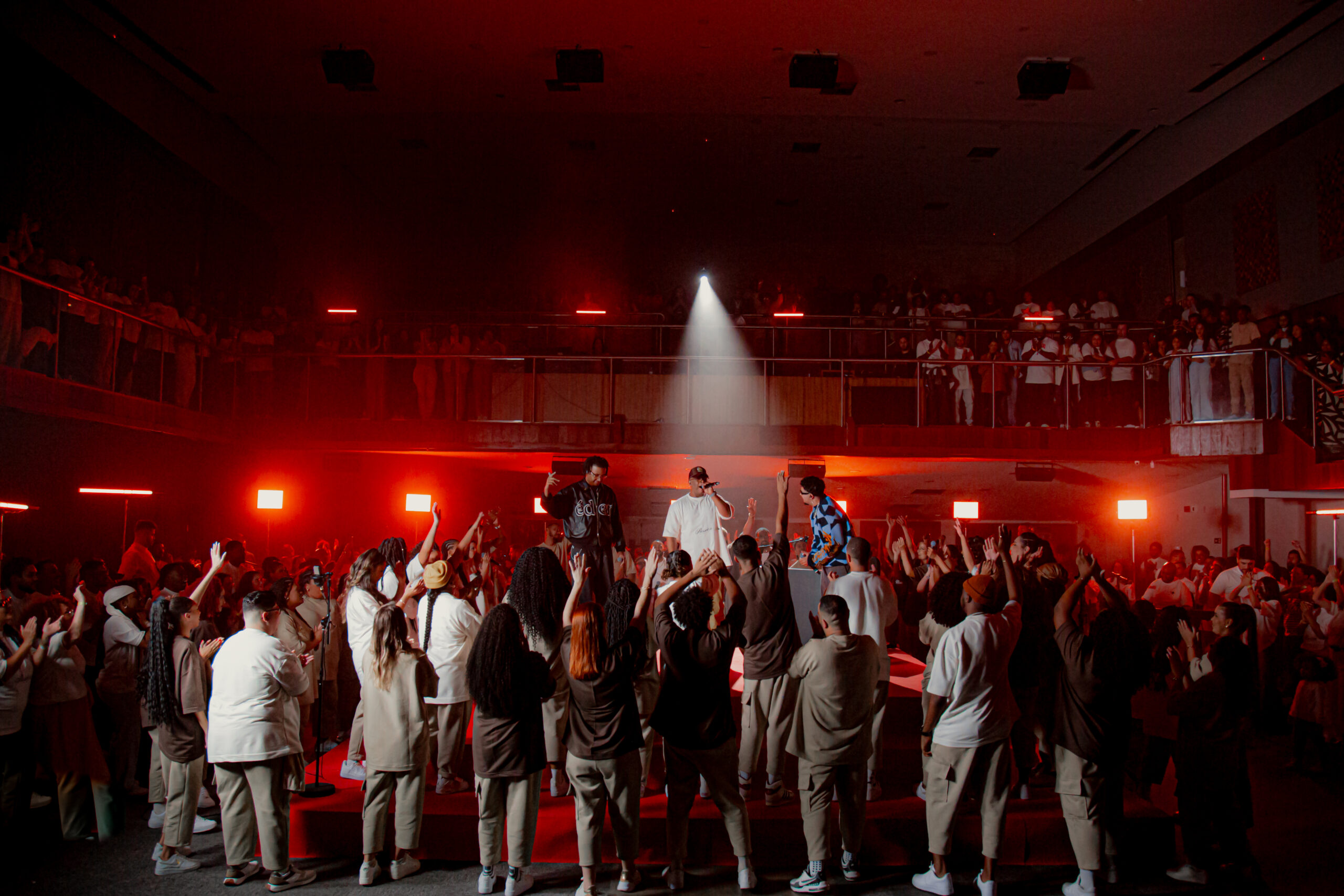 O grupo One Service apresenta hoje a canção inédita “Yeshua Pt.2”, que conta com a colaboração dos trappers Nesk Only e Brunno Ramos. Foto: Divulgação.