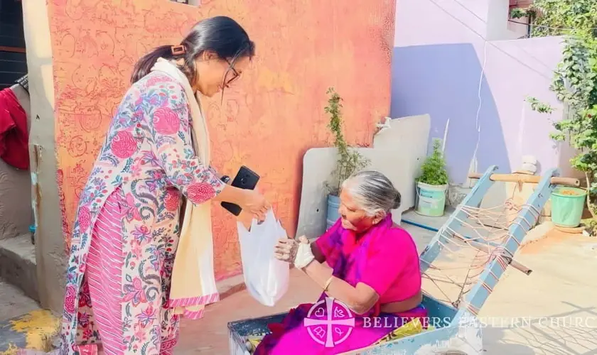 No Dia Mundial da Hanseníase, um grupo de mulheres da Believers Eastern Church levou esperança a uma colônia de leprosos no Sul da Ásia. Foto: Believers Eastern Church