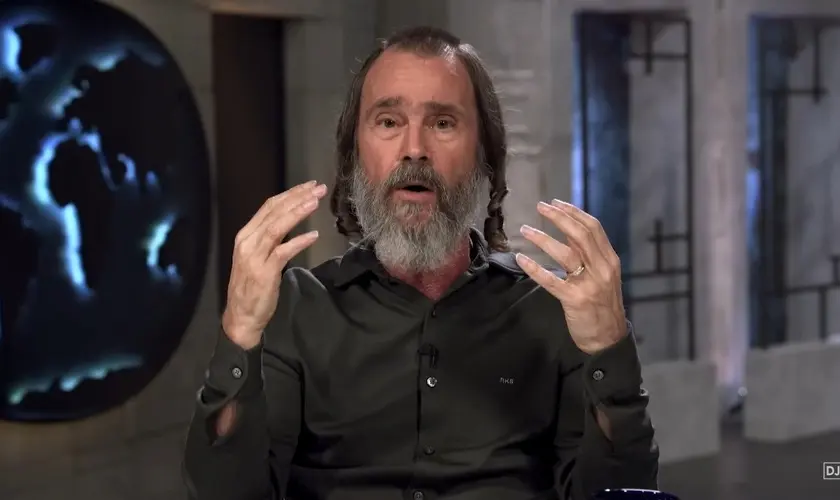 Ex-judeu teve sua vida transformada após uma visão de Jesus. Hoje, ele é rabino messiânico e prega sobre a verdade do Evangelho. Foto: Reprodução/YouTube/Discovering the Jewish Jesus with Rabbi Schneider