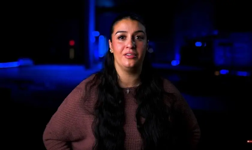 Ex-muçulmana que enfrentou abusos, visões com demônios e depressão profunda, encontra a paz e a transformação em Cristo. Foto: Reprodução/YouTube/Delafé Testemonies