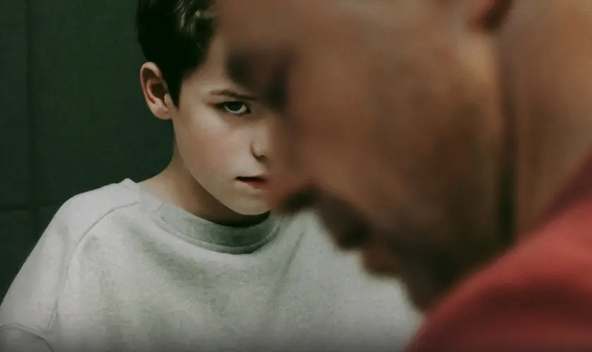 Minissérie "Adolescência" ajuda pais a ajudarem filhos sobre o impacto das influências digitais na formação dos adolescentes. Foto: Divulgação/Netflix.