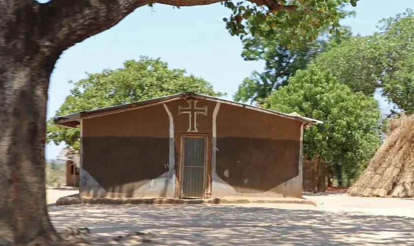 Perseguição em Moçambique aumenta os ataques de extremistas islâmicos que destroem igrejas, matam cristãos e forçam comunidades a fugirem. Foto: Portas Abertas.