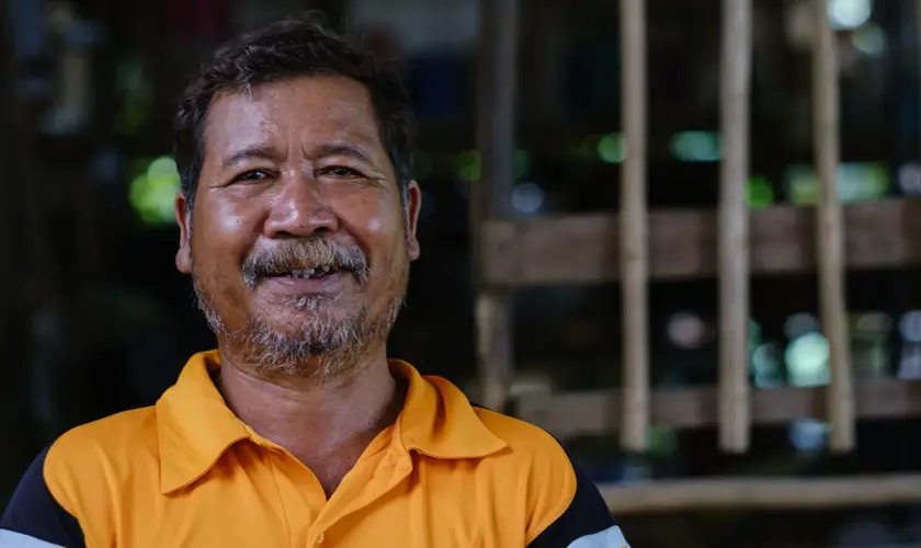 Ex-pagão na Malásia, abandona rituais e encontra salvação em Jesus após ser evangelizado por um missionário. Foto: Reprodução/Portas Abertas.