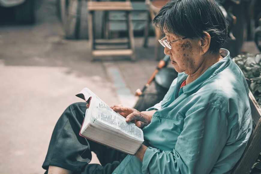 Igreja na China é invadida durante culto e oito cristãos são presos; fiéis pedem orações por jovem que continua detido. Foto: Representativa/Unsplash.