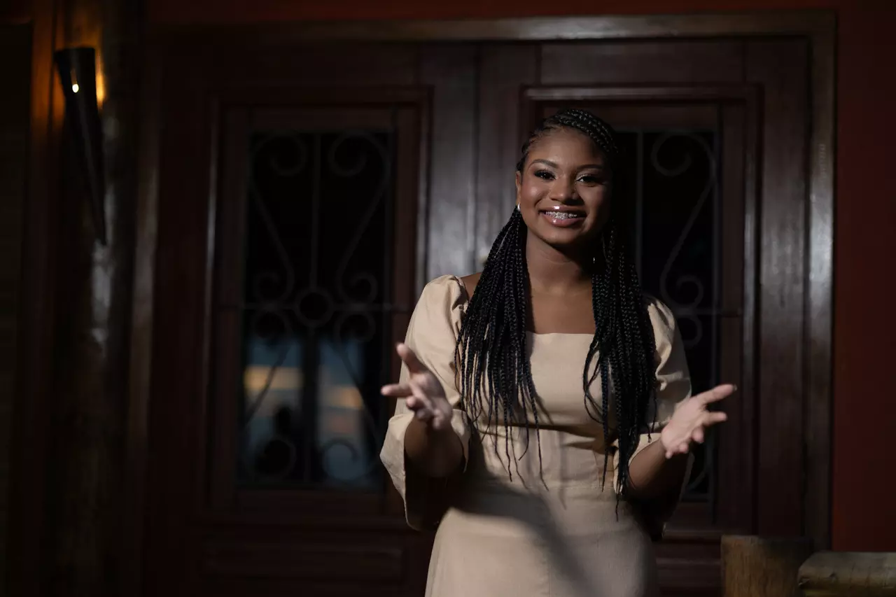 A cantora Thalita Roberta acaba de lançar seu primeiro EP, ''Não Estou Sozinho'', que marca uma nova etapa em seu ministério. Foto: Divulgação.