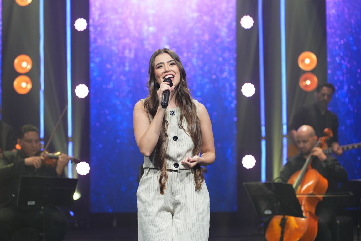 Tamy Klaus lança o single “Deus é Superior” pela Louvor Eterno, com composição de André Freire e produção de Misael Coelho. Foto: Divulgação.