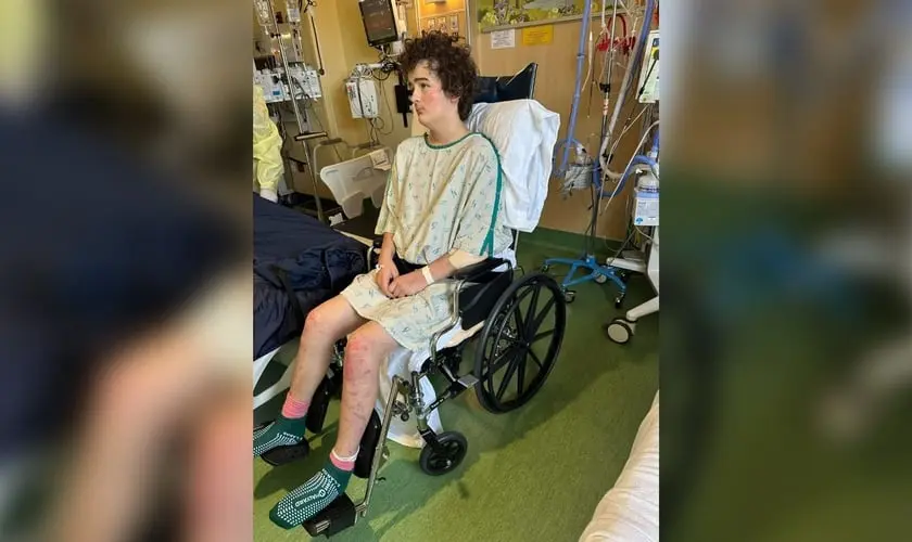 Menino de 13 anos sobrevive a queda de 73 metros nos EUA, passa dias preso sem comida ou água e é chamado de “milagre” pela mãe. Foto: Reprodução/Facebook/DakotaStrong