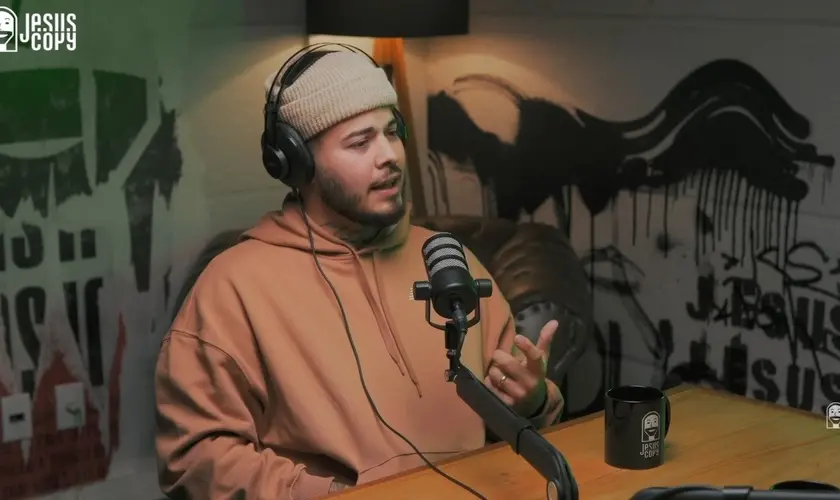 O cantor Jottapê abandonou a carreira no funk após encontro com Deus e hoje vive uma nova jornada na música gospel ao lado da esposa. Foto: Reprodução/YouTube/JesusCopy
