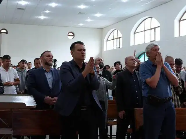 Avivamento no Cazaquistão: sonhos com Jesus têm levado uigures a se converterem em vilarejos remotos, impulsionando igrejas domésticas. Foto: Reprodução/CBN News.