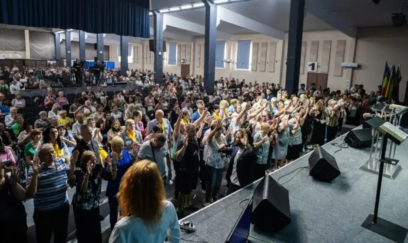 Missão holandesa une ajuda humanitária e evangelismo na Ucrânia, resultando em mais de 1.400 pessoas aceitando a Cristo em meio à guerra. Foto: Reprodução/Instagram/River Ministries
