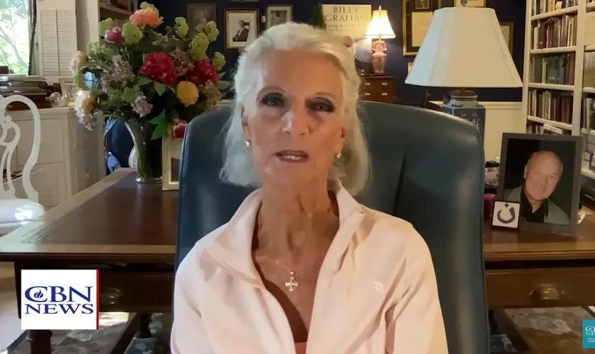 Em uma entrevista recente à CBN News, Anne Graham Lotz, filha de Billy Graham, afirmou que a volta de Jesus Cristo está iminente. Foto: Reprodução/YouTube/CBN News