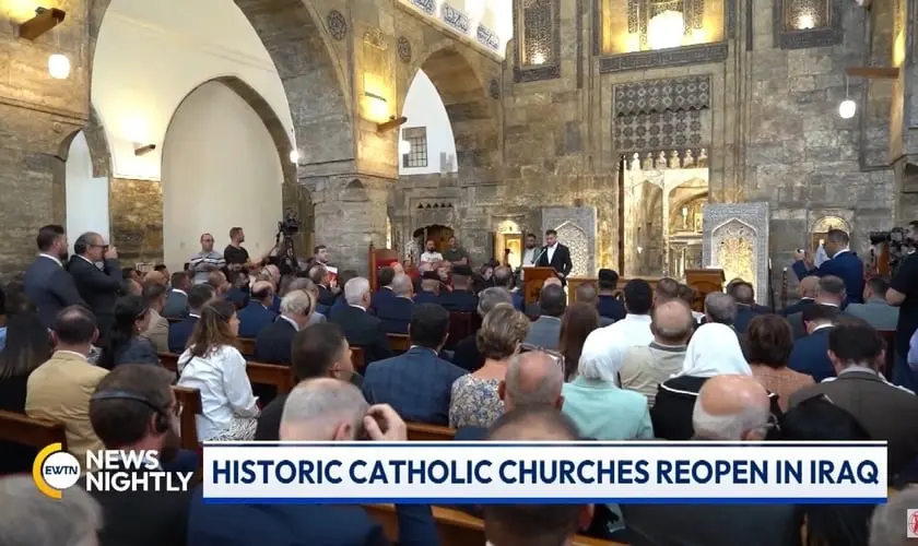 Igrejas no Iraque, que haviam sido destruídas pelo grupo terrorista Estado Islâmico (EI), foram reabertas após dois anos de reconstrução. Foto: Reprodução/YouTube/EWTN