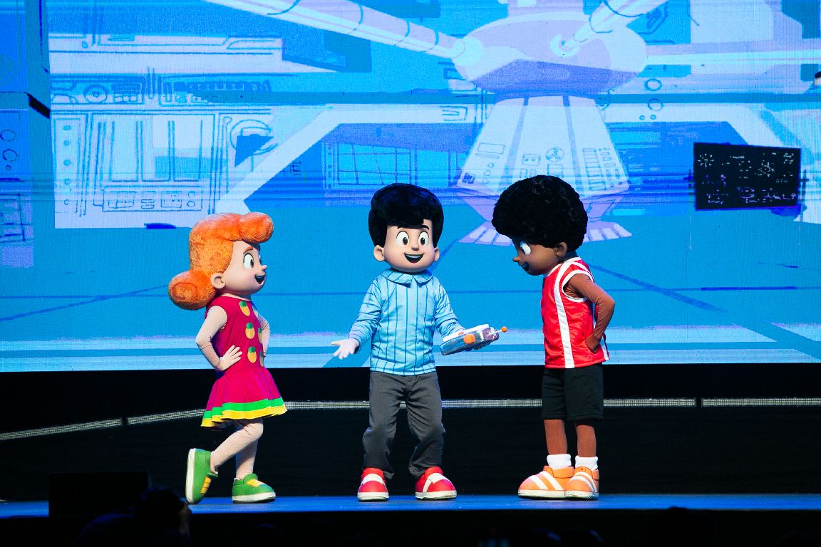 Sarah, Davi e Miguel e toda a turma do 3 Palavrinhas retornam a Porto Alegre para mais uma apresentação com a turnê 3P é 10. Foto: Divulgação.
