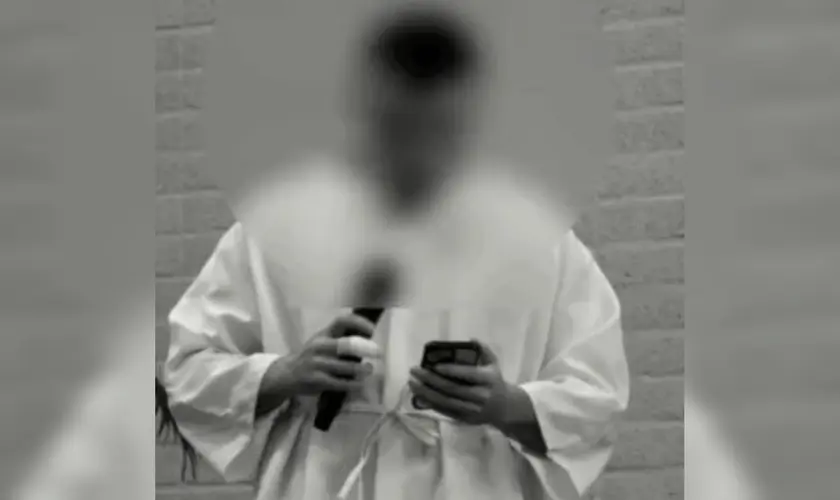 Após prisão na Síria, ex-muçulmano compartilhou um testemunho de fé e perdão durante sua recente cerimônia de batismo na igreja na Holanda. Foto: Reprodução/Instagram/New Life Zoetermeer