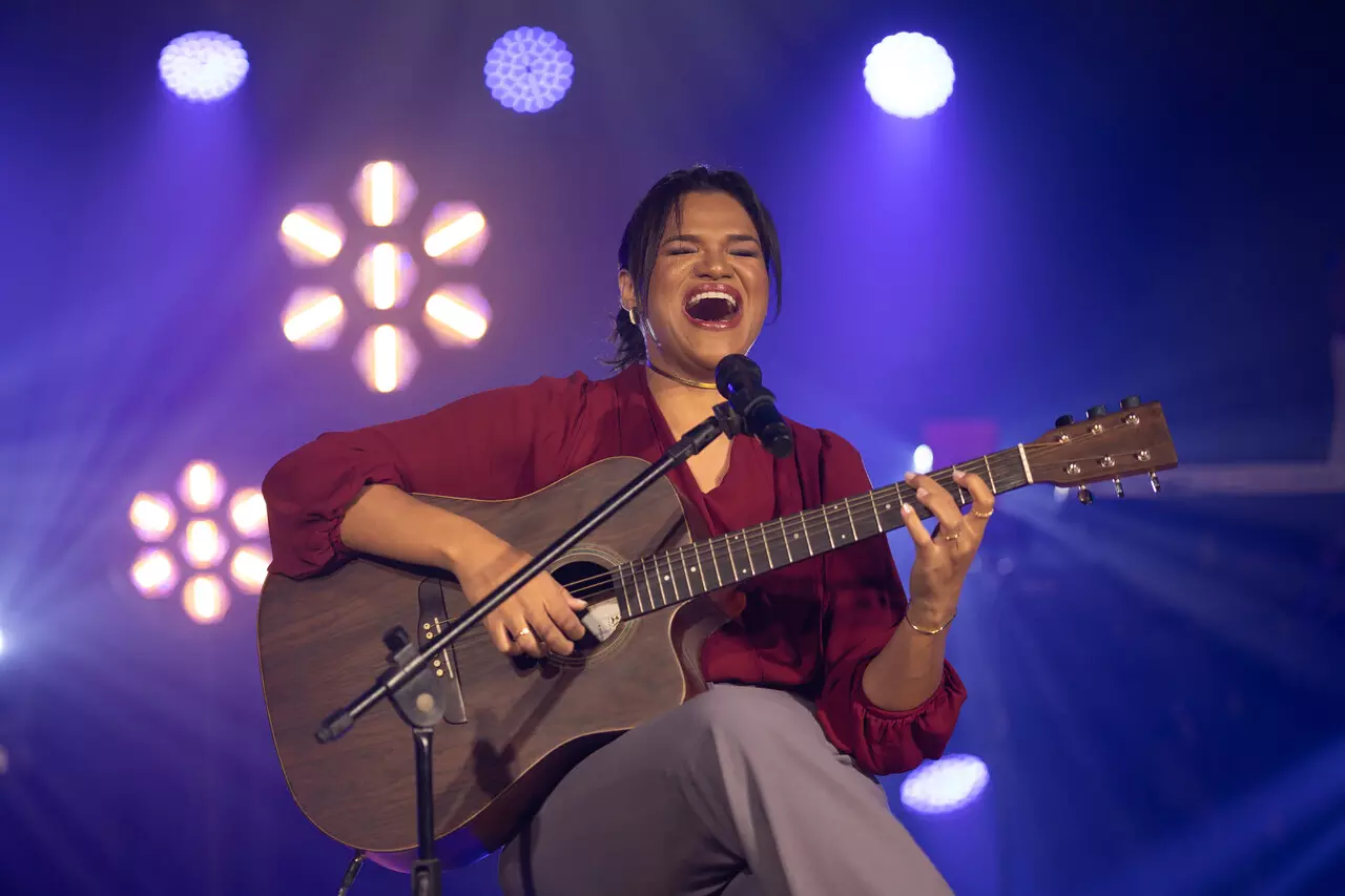 Fabiana Sinfrônio lança "Deus Já Está Lá", o single que convida a renovar a fé e confiar no cuidado de Deus. Foto: Divulgação.