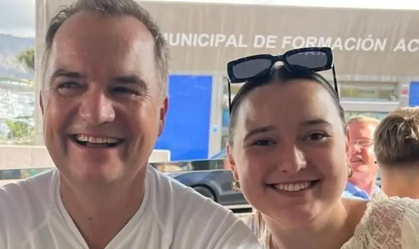 O missionário, Alexander Wurm, e sua filha morrem em um acidente de avião enquanto viajavam em missão humanitária para a Jamaica. Foto: Facebook/Ignite the Fire Ministry