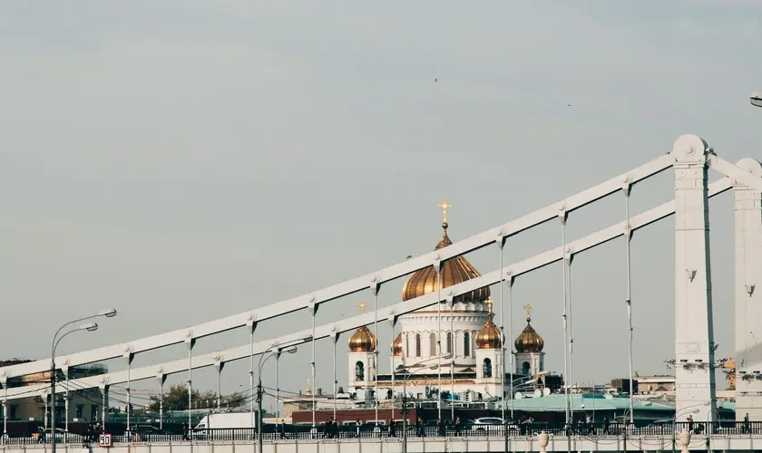 A Justiça da Rússia determinou a proibição das atividades de mais três igrejas batistas ligadas ao Conselho de Igrejas Batistas. Foto: Representativa/Unsplash.