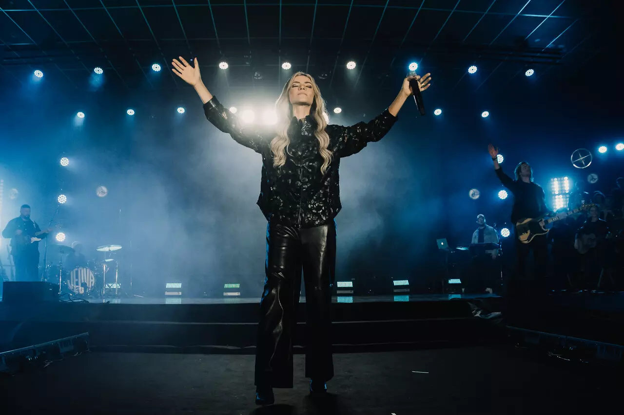 Marine Friesen celebrou recentemente o lançamento de "Faz Chover de Novo", um single autoral que inicia seu novo projeto gravado ao vivo. Foto: Divulgação.
