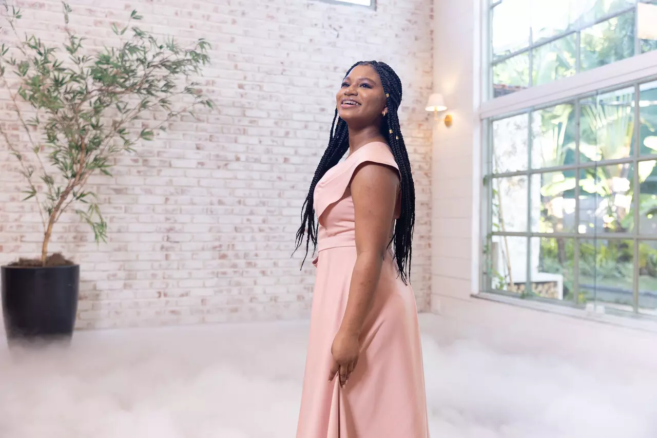 A cantora Thalita Roberta apresentou seu mais novo single, "Eu Sou", uma canção que celebra temas de identidade, fé e entrega total a Deus. Foto: Divulgação.
