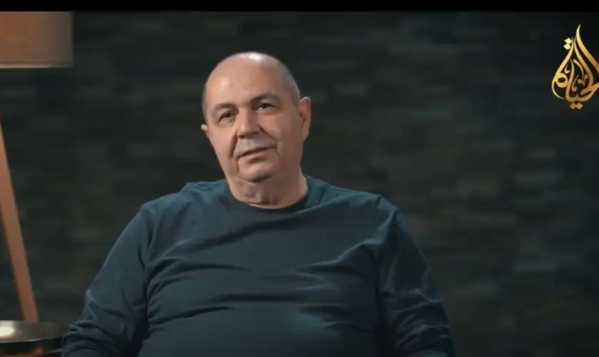 Ex-muçulmano aceita Jesus após um encontro com um evangelista e inicia um ministério por meio de canal de TV via satélite no mundo árabe. Foto: Reprodução/YouTube/CBN News