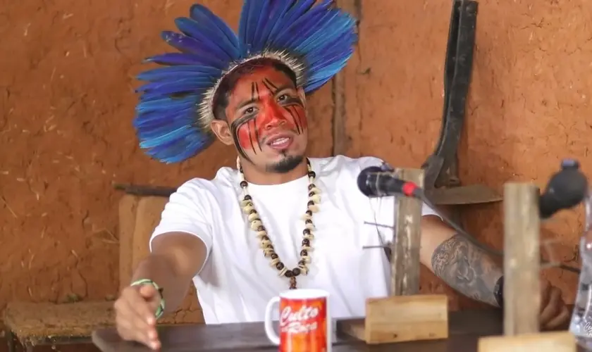 Indígena Mehinako, Kayo, se converte após seu primo ser liberto de opressão espiritual por uma visão de Jesus. Foto: Reprodução/YouTube/Culto na Roça GO
