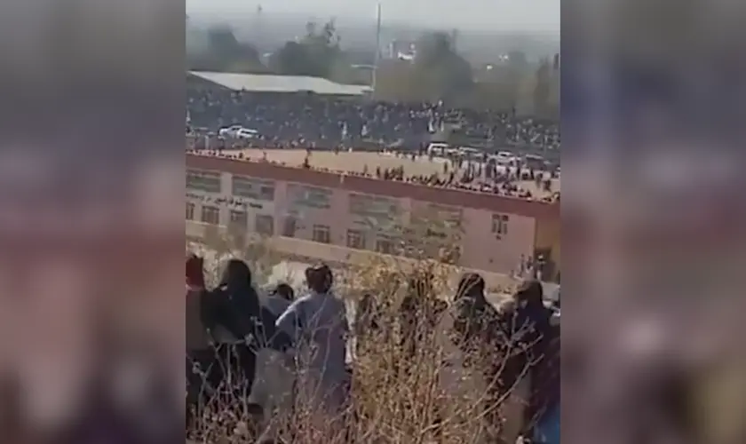 O Afeganistão foi palco de uma execução pública realizada por um adolescente de 13 anos, que estreia o primeiro período do regime Talibã. Foto: Captura de tela/X/@afghanarabc