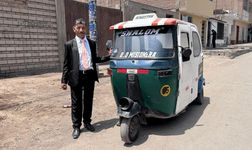 Ex-viciado lidera missão em mototáxi no Peru e seu testemunho ajuda 25 pessoas a superar a dependência de álcool e drogas. Foto: Liseht Santos/Adventist News