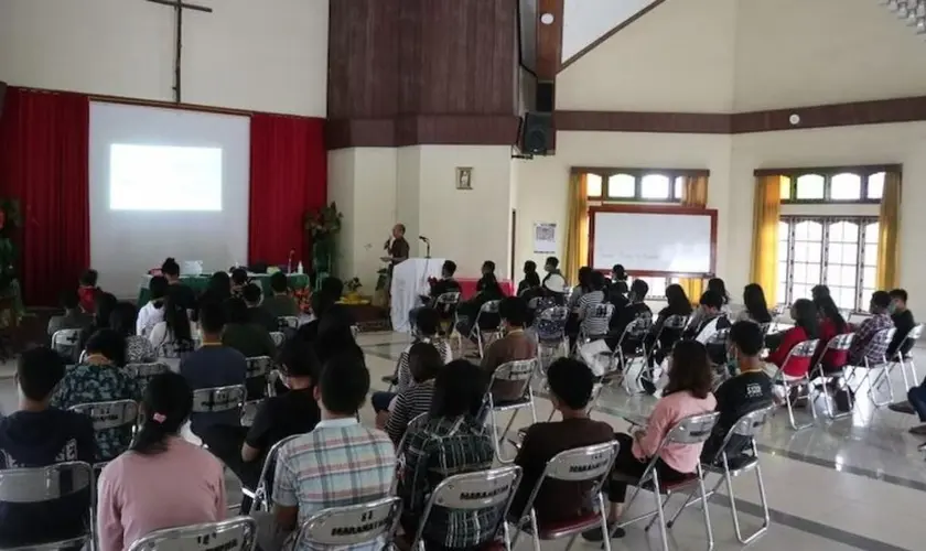Grupo muçulmano exige demolição de igreja na Indonésia sob alegação de irregularidade, apesar de autoridades confirmarem licenças de 25 anos. Foto: Representativa/Portas Abertas.