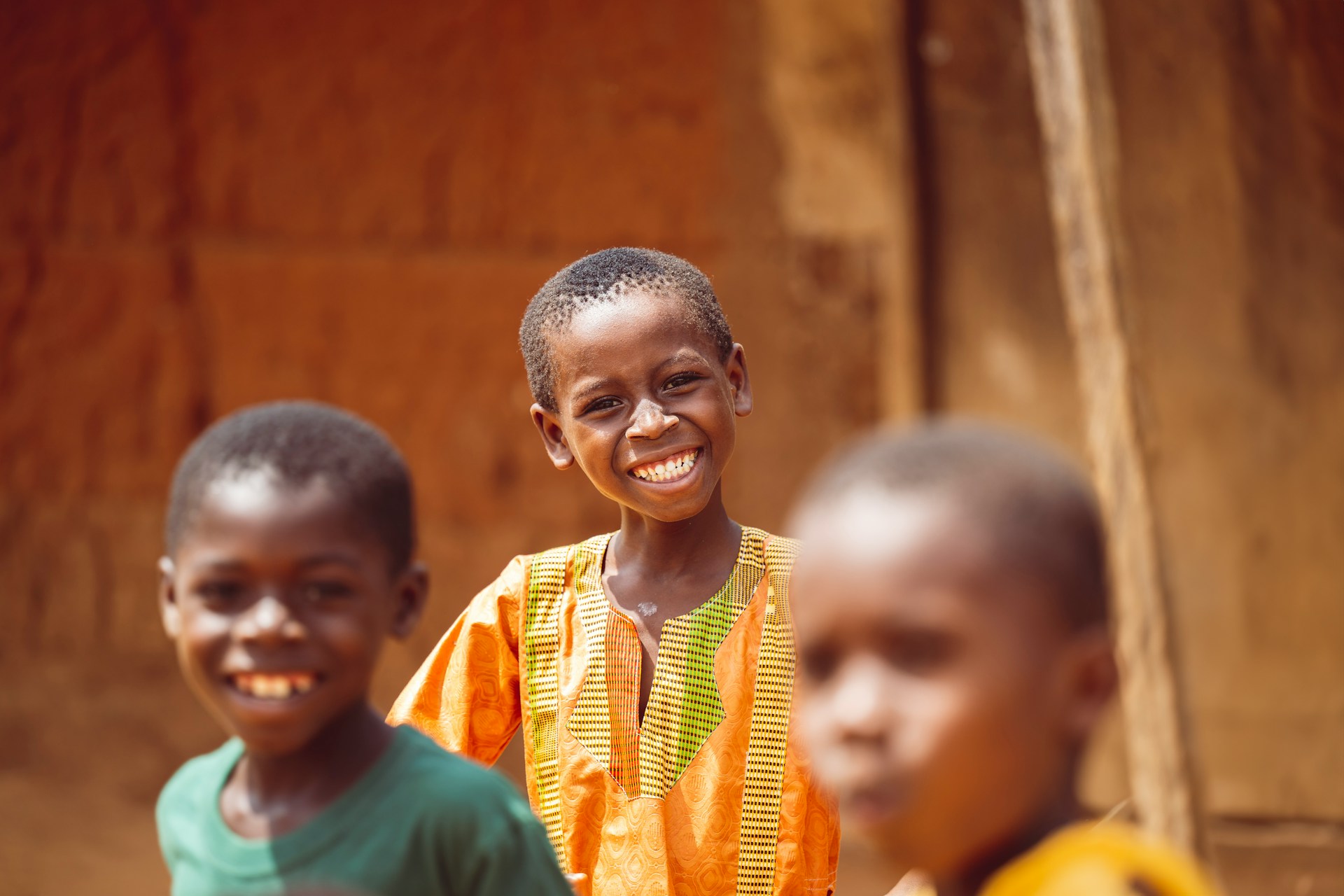 Um mês após o maior sequestro escolar na Nigéria, o governo confirmou o resgate das 130 pessoas que ainda permaneciam em cativeiro. Foto: Representativa/Unsplash.