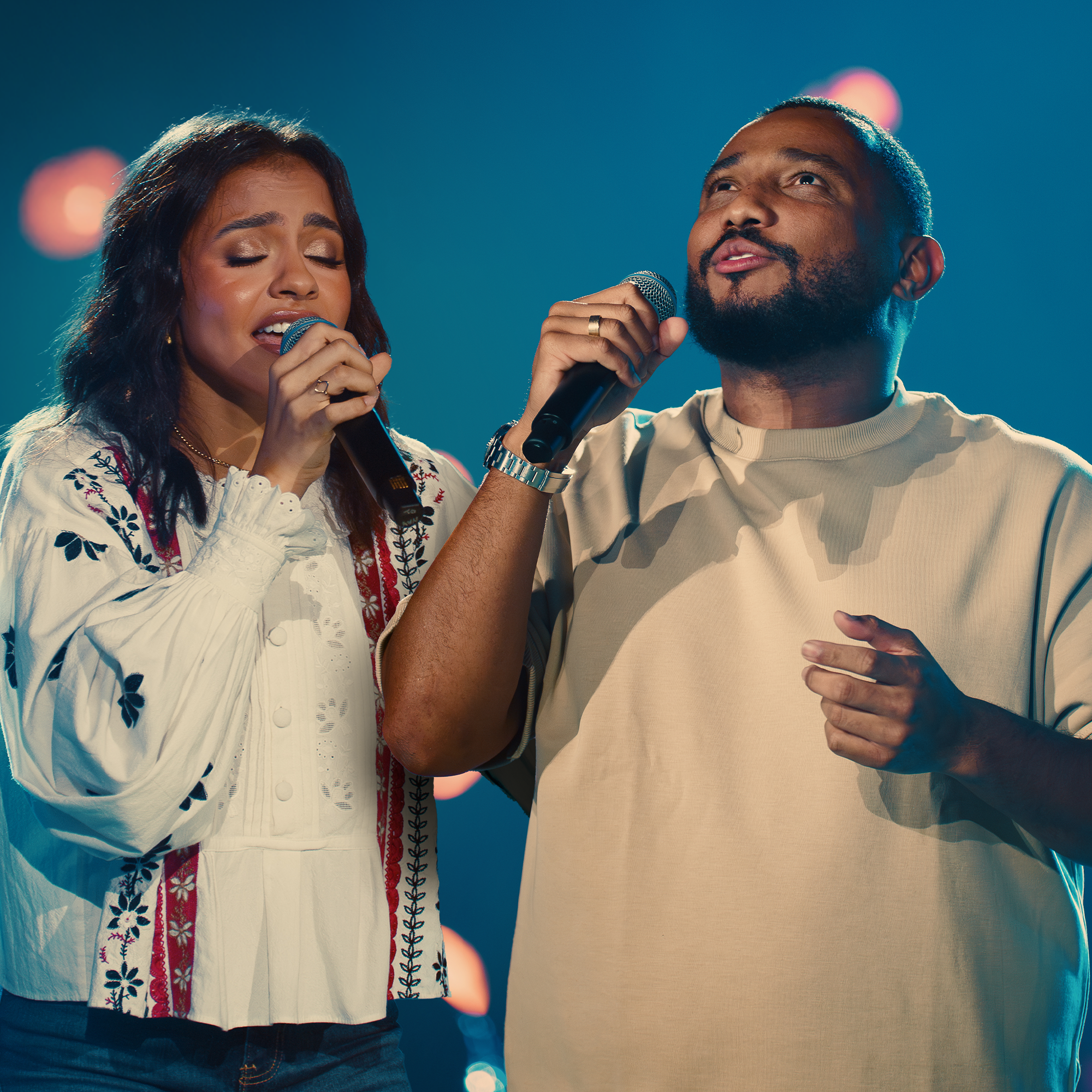 O hino "Blessed Assurance" (conhecido no Brasil como "Segurança"), ganha uma nova roupagem nas vozes de Julia Vitória e Eli Soares. Foto: Divulgação.
