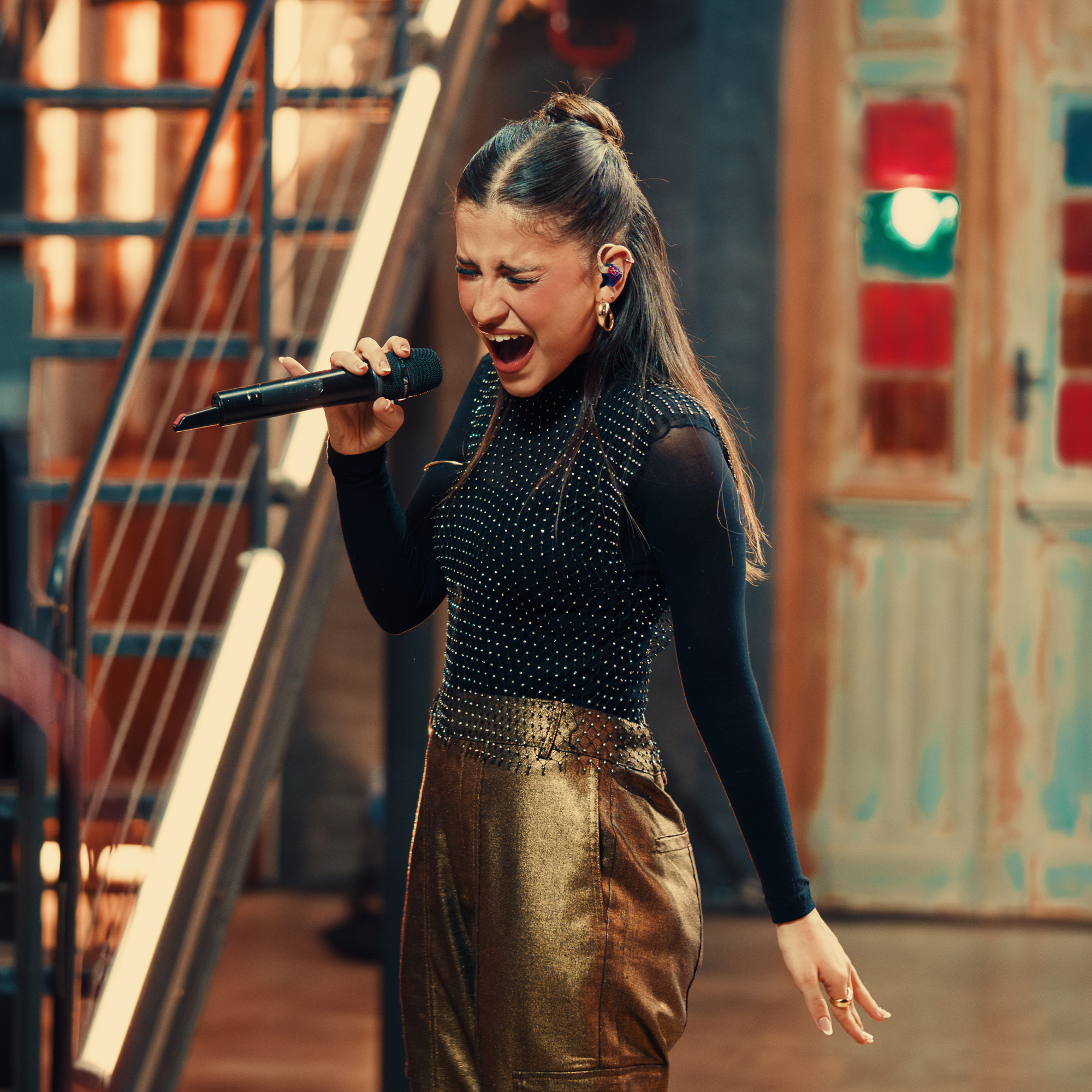 “Além da Medicina”, novo single de Lis Avancini, destaca a fé como refúgio em meio às limitações humanas e está disponível nas plataformas. Foto: Divulgação.