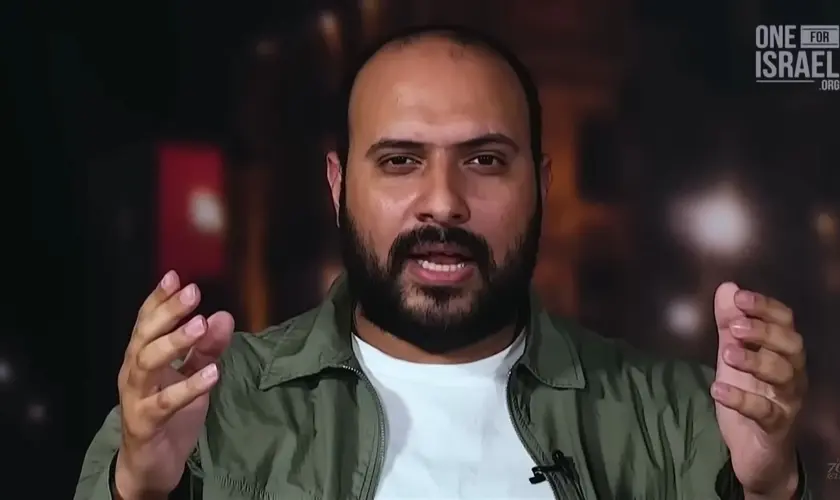 Ex-muçulmano que queria matar cristãos tem repetidos sonho com Jesus e decide abandonar o Islã para seguir a Deus. Foto: Reprodução/YouTube/The 700 Club