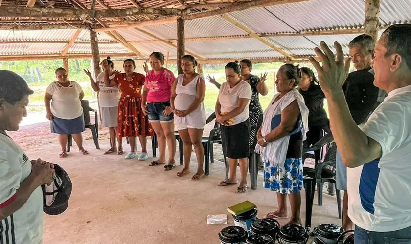 Uma igreja na Colômbia que estava fechada devido à perseguição volta a funcionar e evangeliza bruxas e guerrilheiros. Foto: Reprodução/Christian Aid Mission