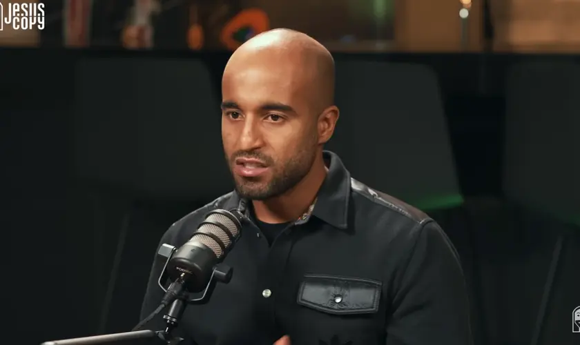 O jogador Lucas Moura, do São Paulo FC, voltou a compartilhar publicamente sua fé em Deus durante o período de recuperação de grave lesão. Foto: Reprodução/YouTube/JesusCopy