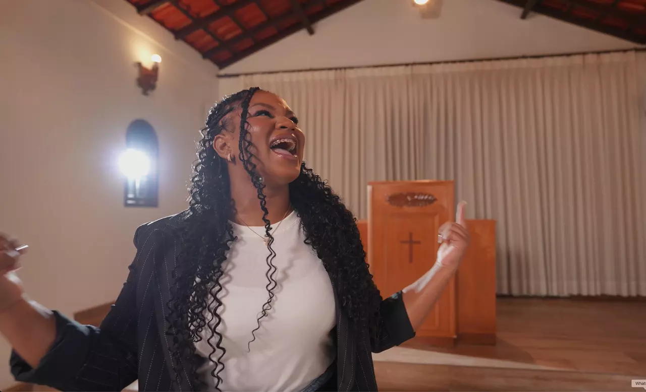 A cantora Thalita Roberta lançou recentemente o EP “Foi Milagre”, encerrando mais uma etapa especial de sua trajetória musical. Foto: Divulgação.