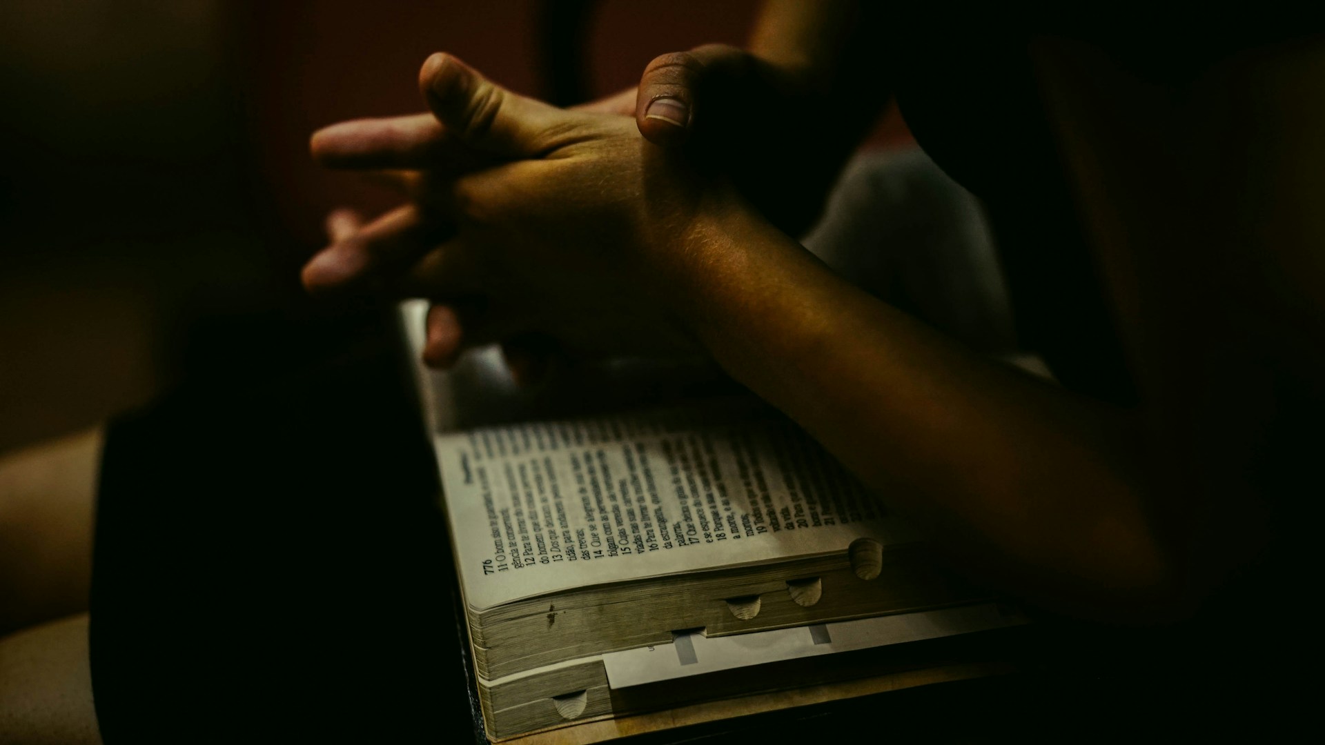 Uma série de ataques com explosivos atingiu o sudoeste da Colômbia, deixando mortos, feridos e causando forte impacto na população. Foto: Representativa/Unsplash.
