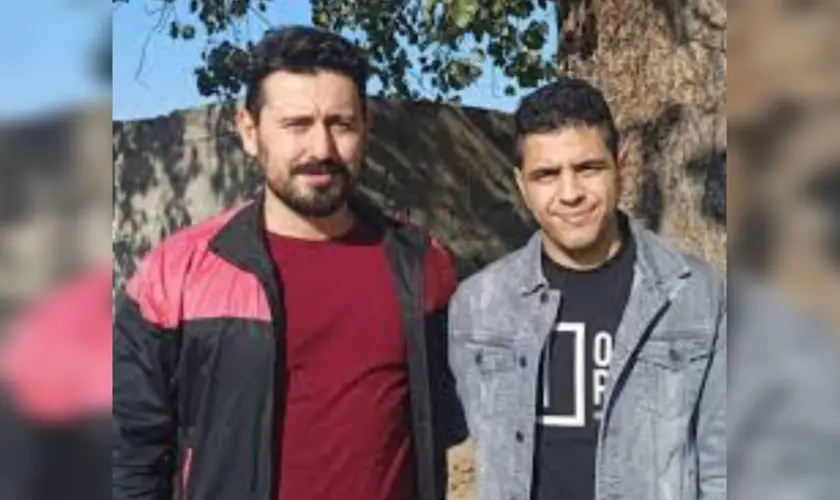 Dois cristãos iranianos foram libertados após cumprirem penas por participarem de cultos em uma igreja doméstica no Irã. Foto: Article 18