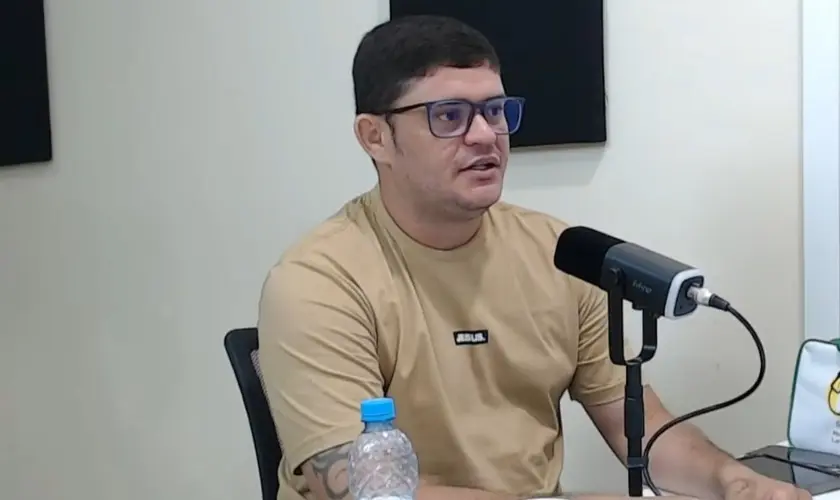 Ex-viciado em crack, Thiago Gomes relata como foi resgatado das ruas, libertado das drogas e transformado pelo poder de Jesus Cristo. Foto: Reprodução/YouTube/1dose1conversa