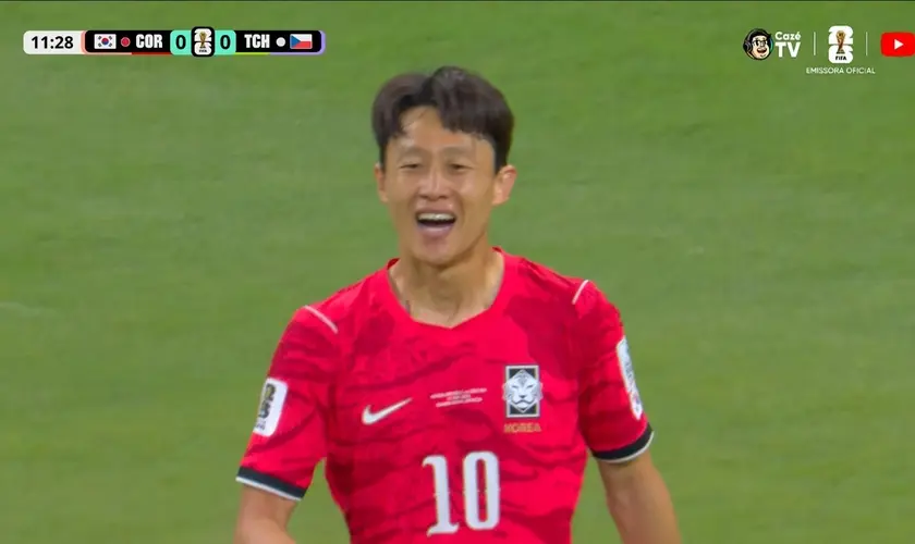 O jogador da Coreia do Sul, Lee Jae-Sung, cita versículo após a vitória da equipe na estreia da Copa do Mundo de 2026. Foto: Reprodução/YouTube/CazéTV