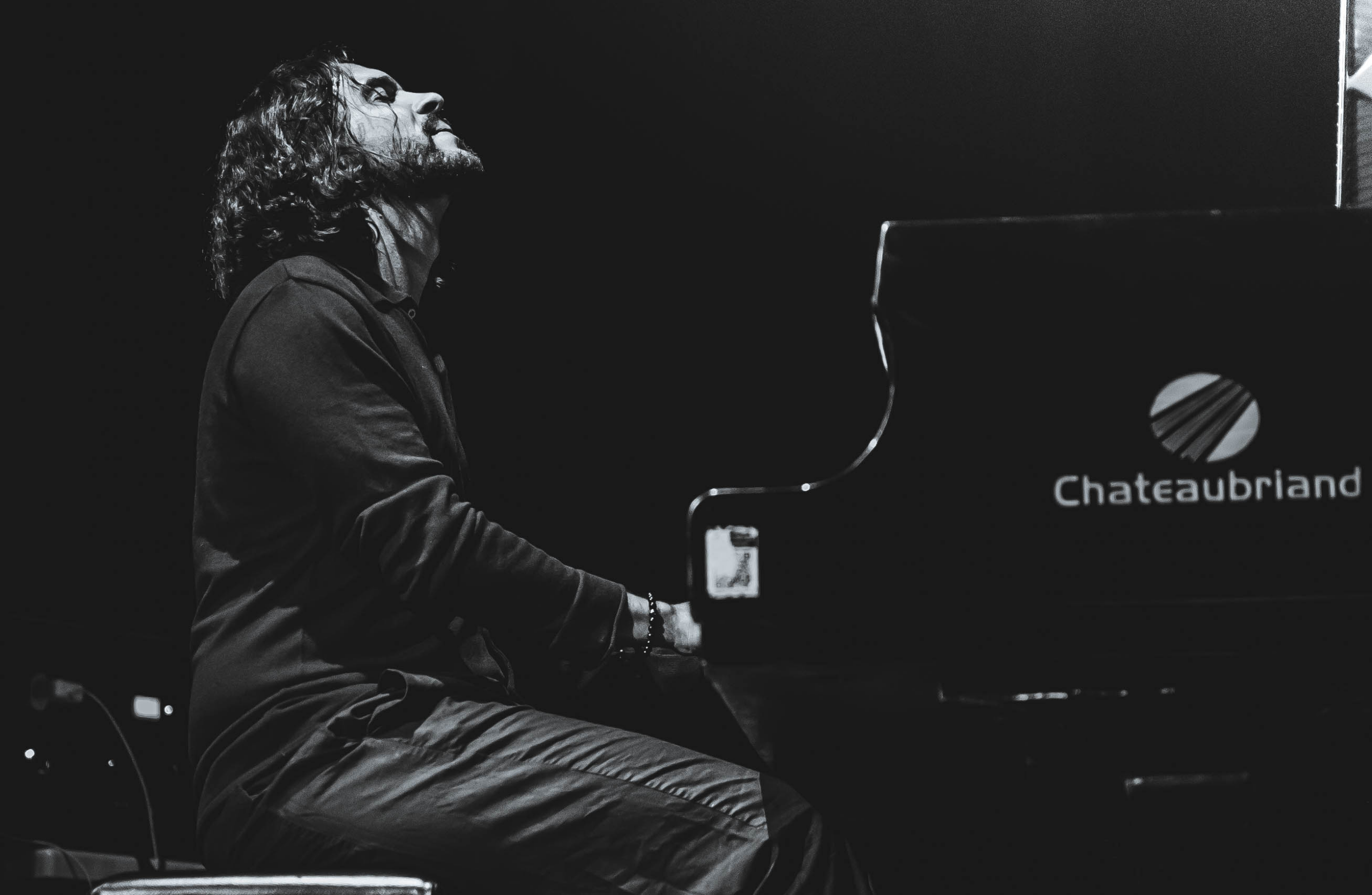 Apaixonado pela Música Popular Brasileira, o cantor Fellipe Fernandes apresenta sua nova canção intitulada “Homens-Ninguém”. Foto: Divulgação.