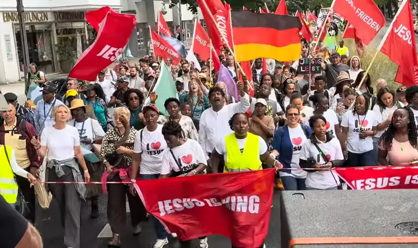Milhares de cristãos participaram da Marcha para Jesus em Berlim, na Alemanha, em um momento marcado pela proclamação do Evangelho pelas ruas. Foto: Captura de tela/YouTube/The Matengos Family