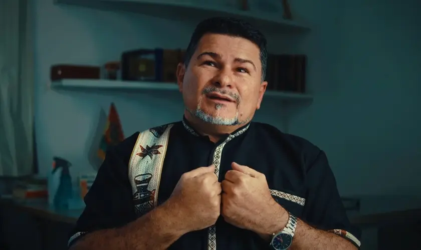 Após um encontro com Deus, jovem abandona plano de assassinato, entrega sua vida a Jesus e se torna pastor na Paraíba. Foto: Reprodução/YouTube/Poder de Deus