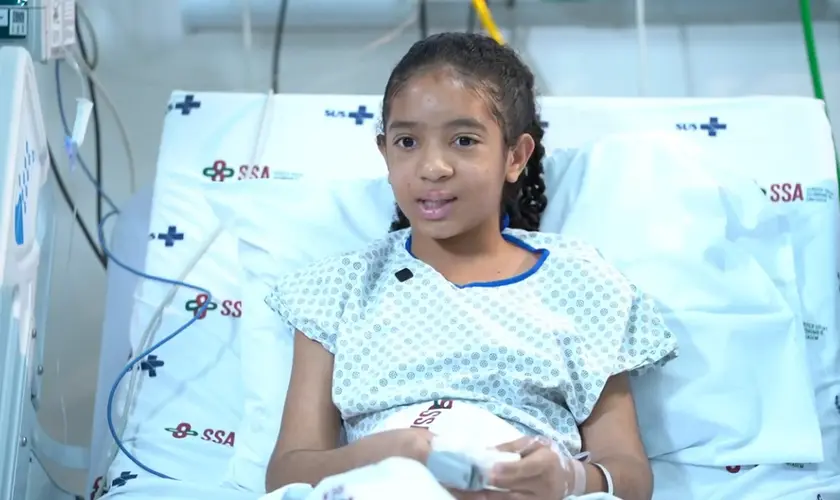 Safira Emanuele, de 12 anos, agradeceu a Deus após sobreviver a um ataque de abelhas em Ibirité, na região metropolitana de MG. Foto: Reprodução/g1/Fantástico