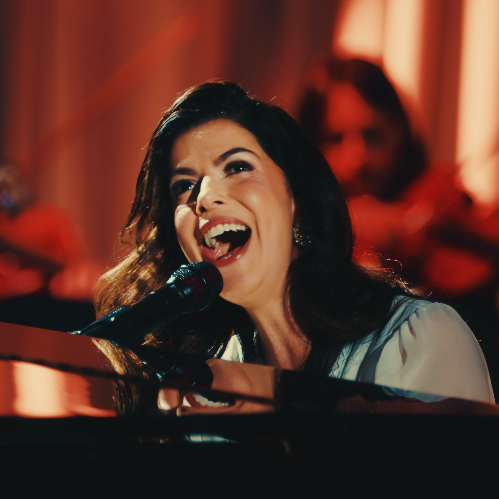 Rachel Novaes lança três canções sobre a graça de Deus, com participações de Júlio Filho e Paulo César Baruk. Foto: Divulgação.