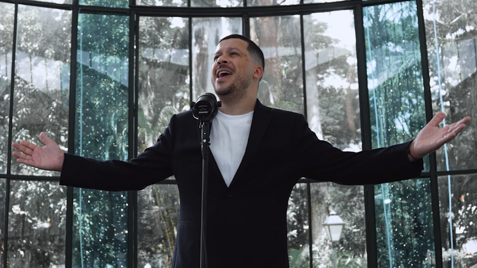Bob Jonathan lança versão acústica de “Deus Onisciente”