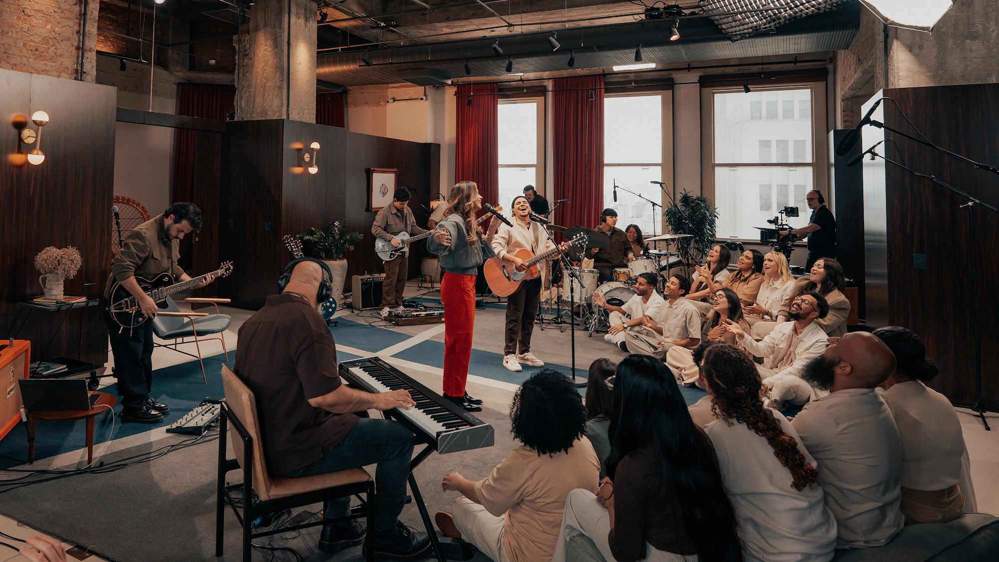 Bruna Olly grava “Live From The Loft” no Farol Santander