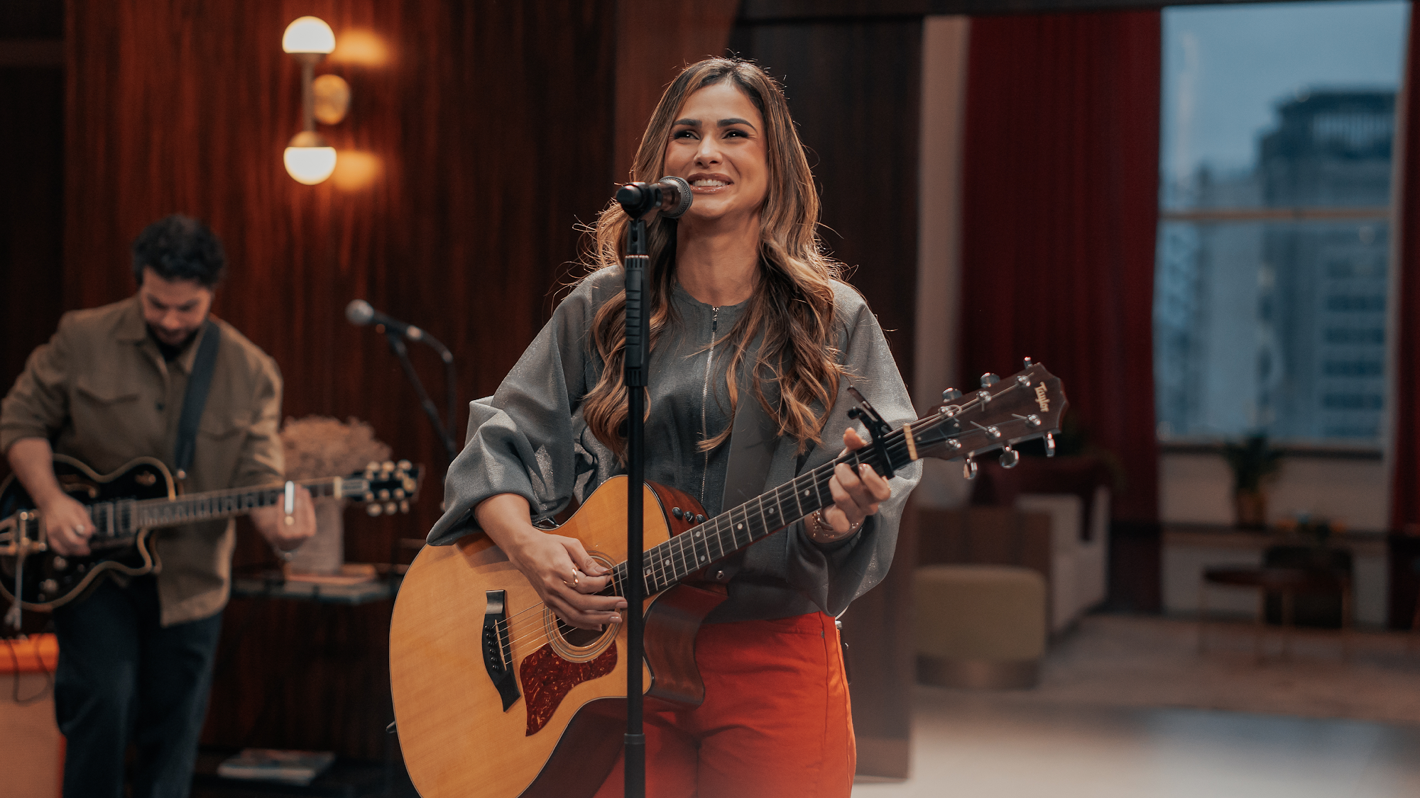 Bruna Olly grava “Live From The Loft” no Farol Santander